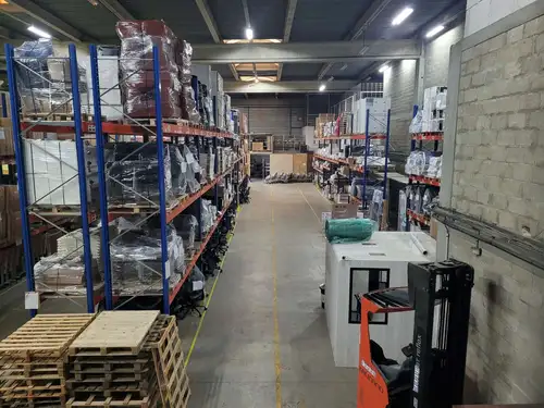 Entrepôt d'Adopte Un Bureau