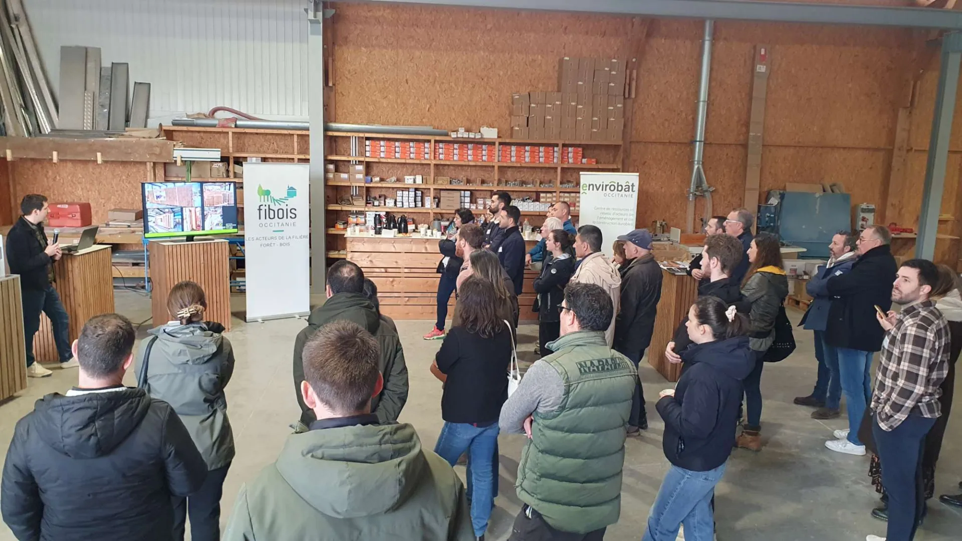 Tradition Bois : présentation de l'entreprise dans l'atelier