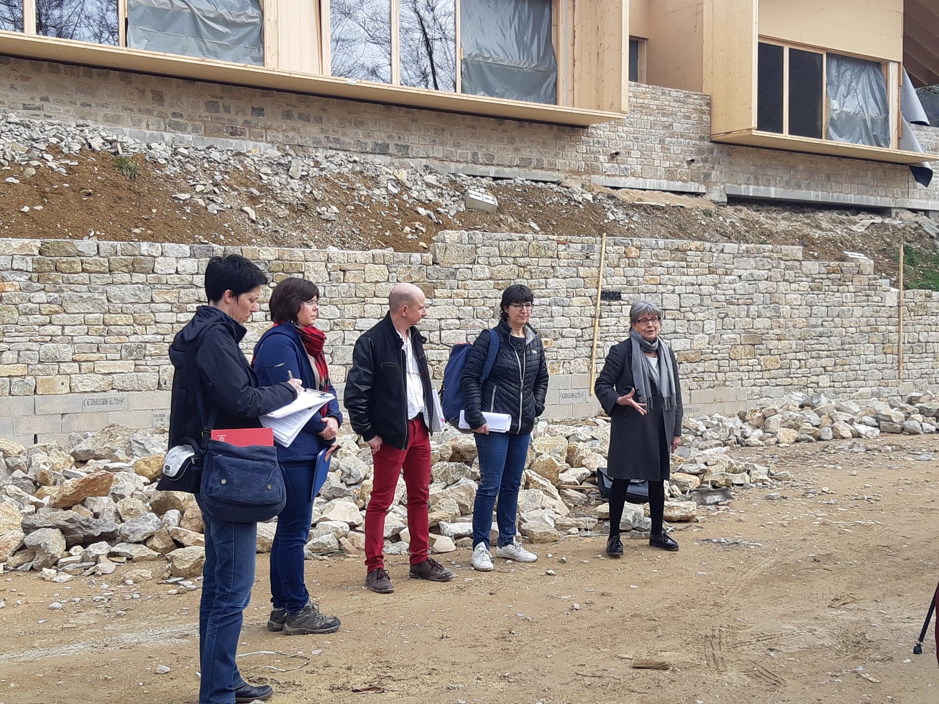 Visite de l'école passive à énergie positive de Saint-Antonin-Noble-Val