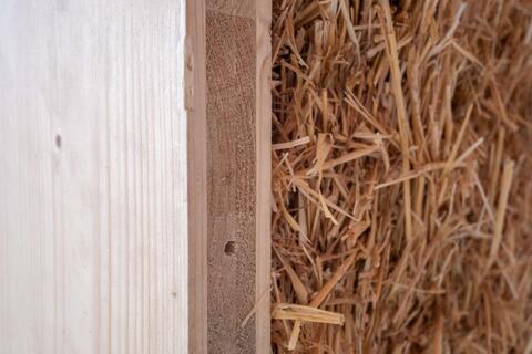 Photo paroi bois et paille