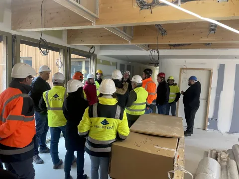 Le groupe de participants à l'intérieur