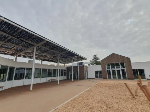 VIDEO BÂTIBUZZ « Rénovation exemplaire et résiliente du Groupe Scolaire Joseph Delteil», une réhabilitation exemplaire en Occitanie | Grabels, Hérault (34) 