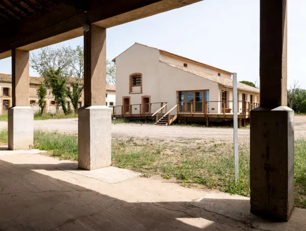 Restauration d'un bâtiment et de ses abords pour l'accueil du public au sein du Domaine du Grand Clavelet | Agde (34) - Logo