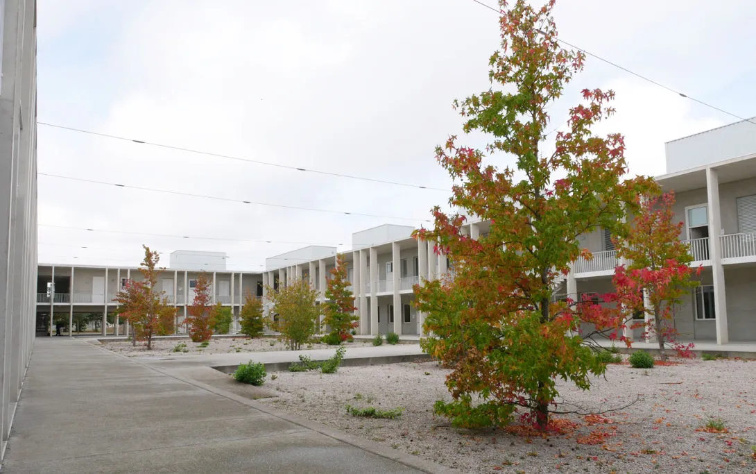 Cour intérieure du lycée polyvalent Germaine Tillion (Castelnaudary 11)