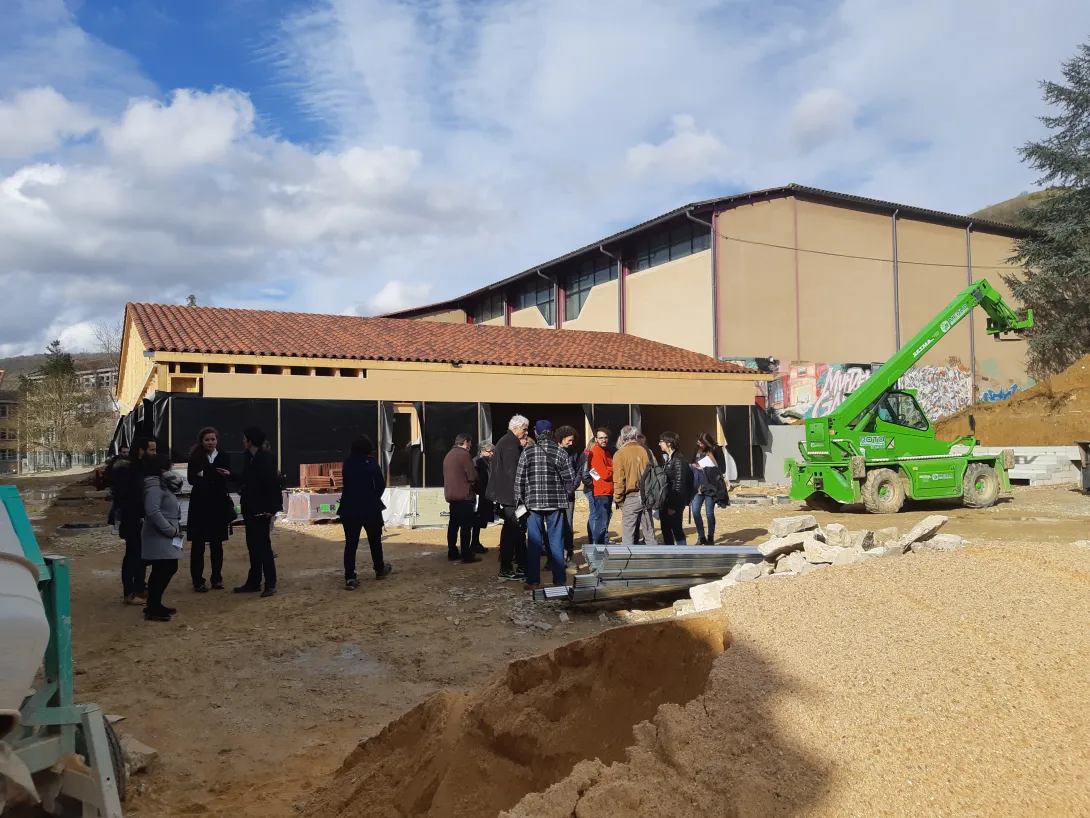 Visite de l'école passive à énergie positive de Saint-Antonin-Noble-Val (82)