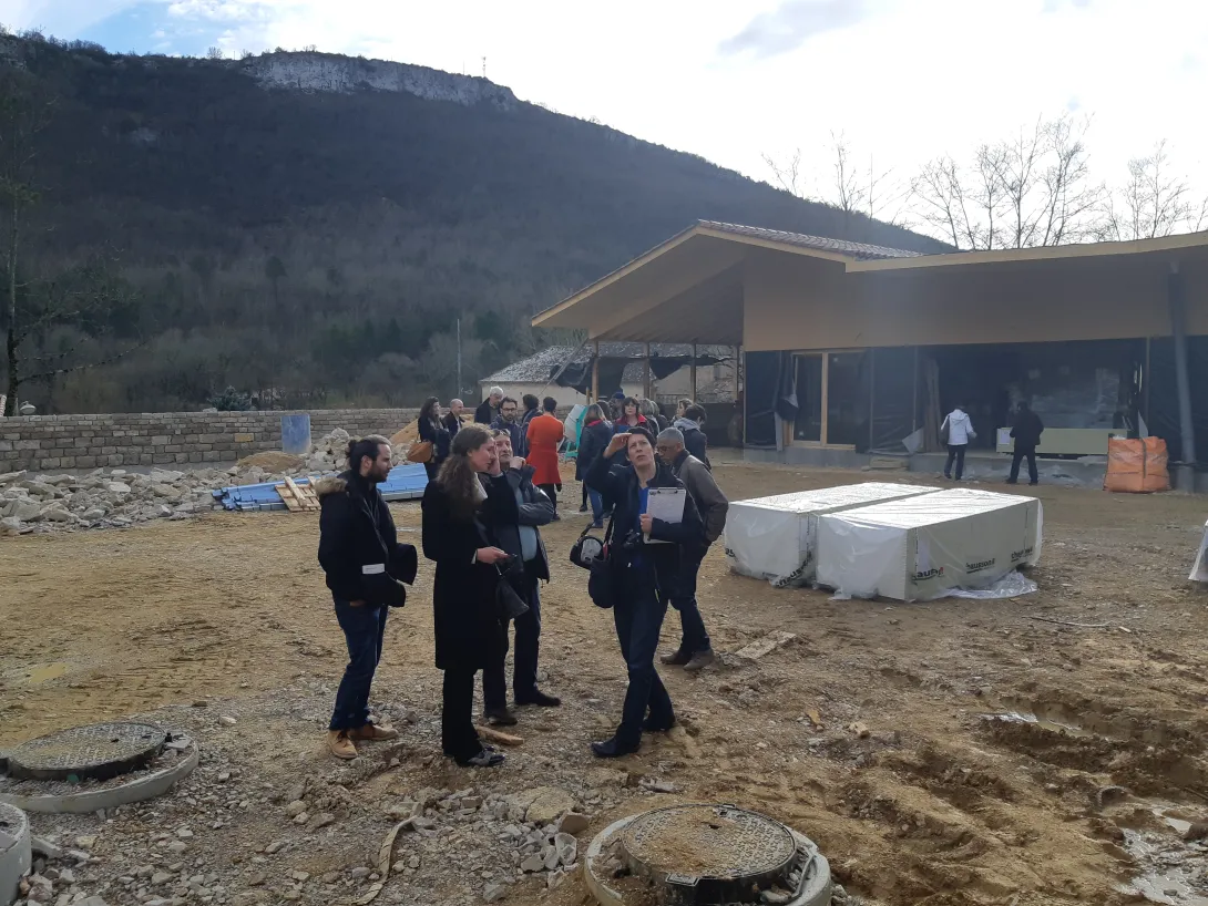 Visite de l'école passive à énergie positive de Saint-Antonin-Noble-Val (82)