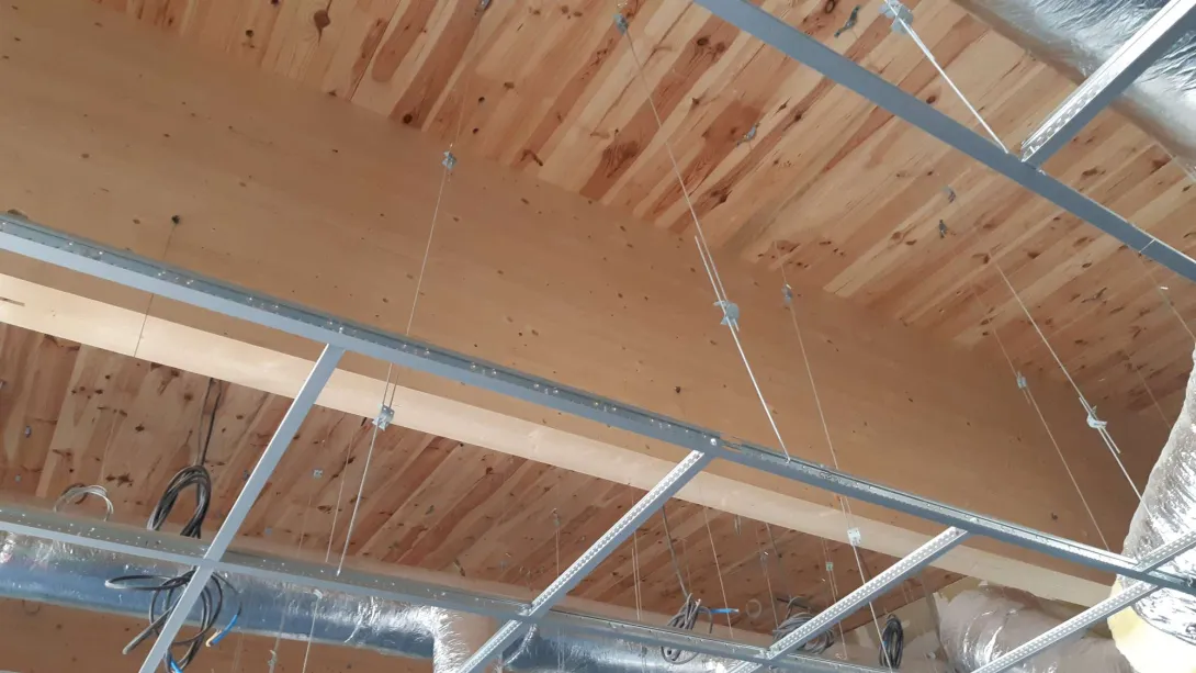 Poutres en lamellé-collé et plancher haut en CLT