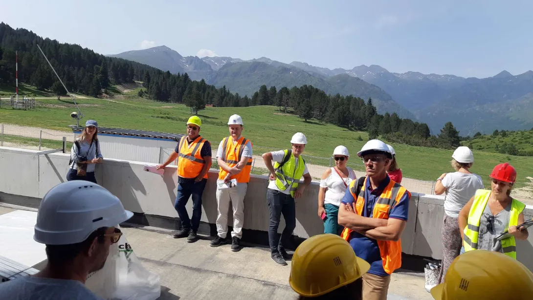 La terrasse côté front de neige