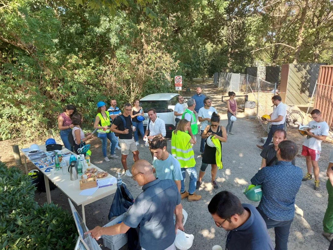 Accueil sous les arbres au sud de la parcelle