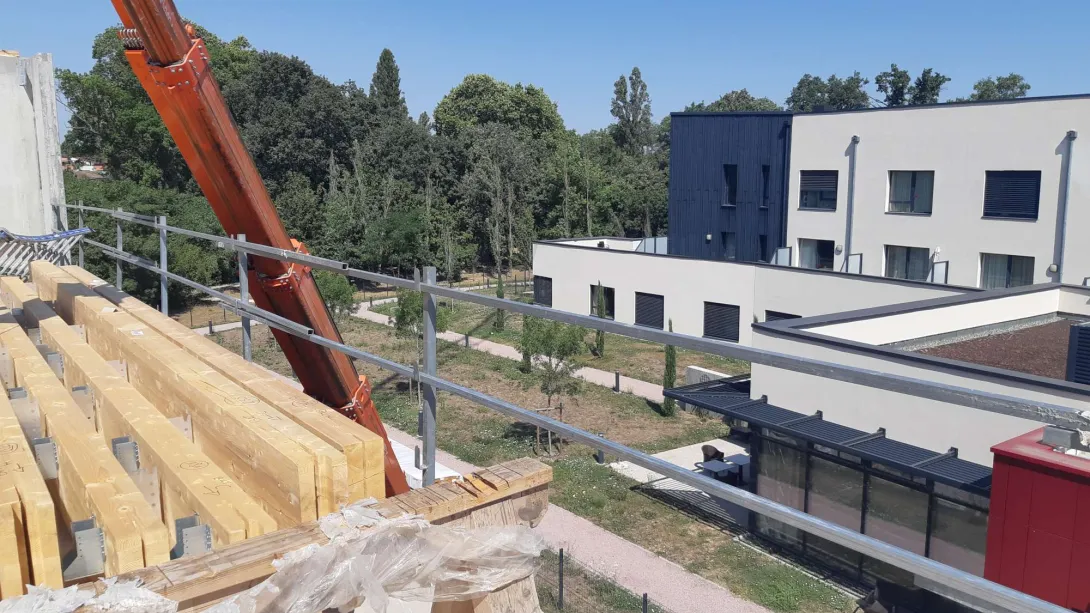 Derrière le groupe scolaire, l'EHPAD