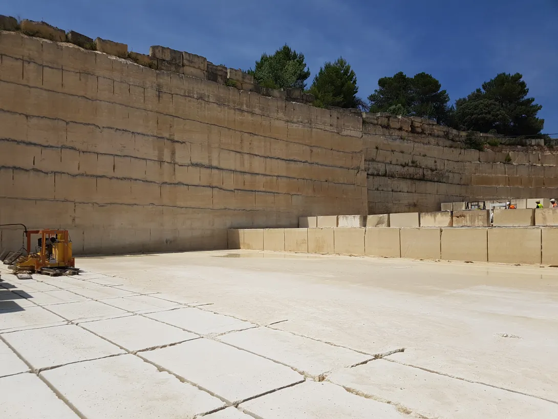 Carrière Proroch : il faut environ 2 ans pour extraire une hauteur de 70cm sur toute la surface de la carrière 