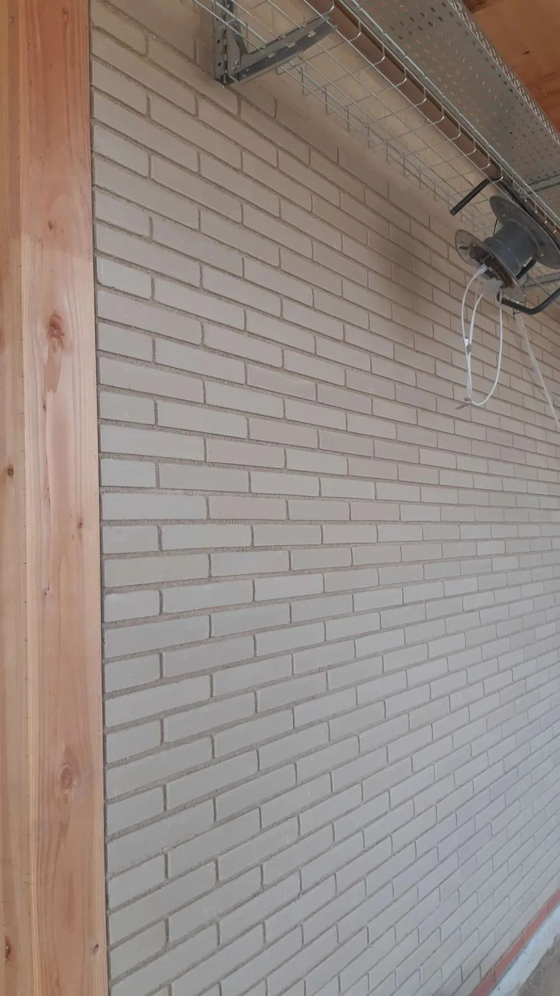 Cloison en briques de terre crue