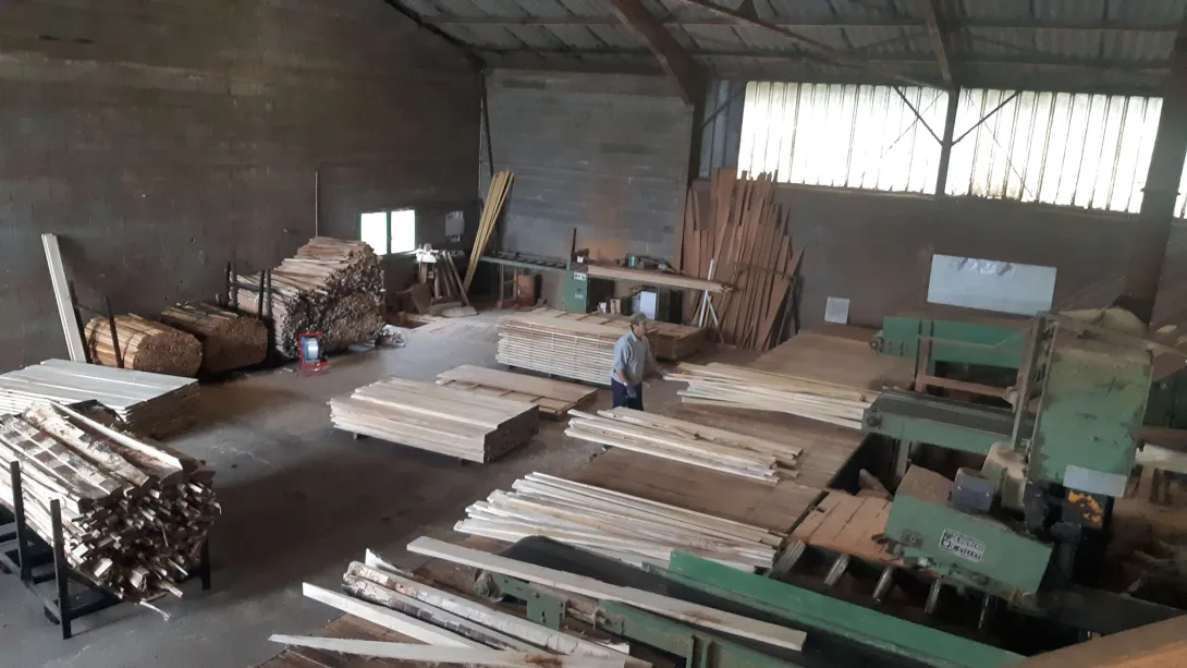 Scierie Granié - En fin de circuit, les bois sont stockés par qualité suivant l'usage prévu