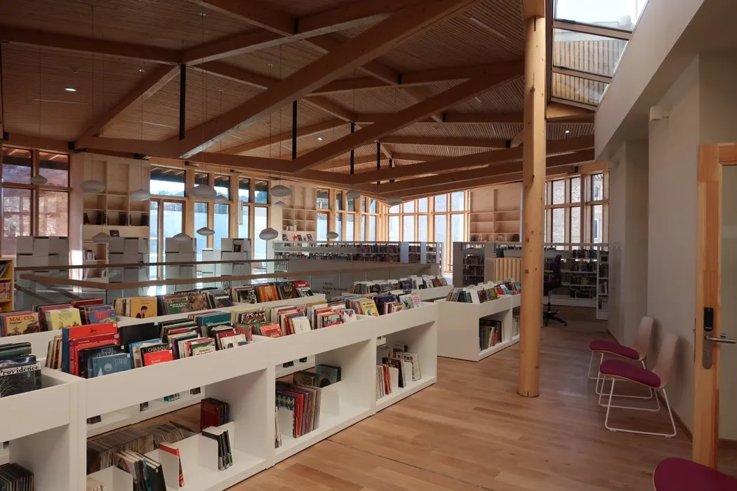 Médiathèque Confluence de Lodève (34) - Espace adultes