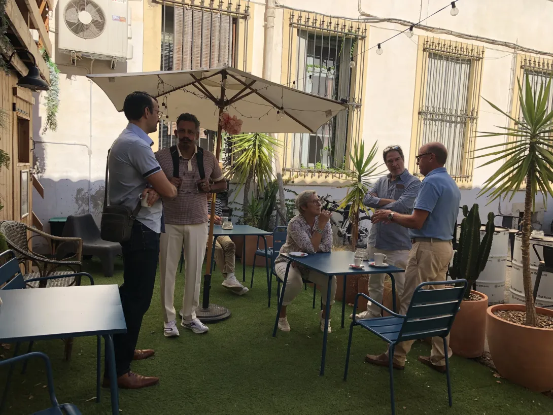 Moment d'échanges lors de l'accueil café