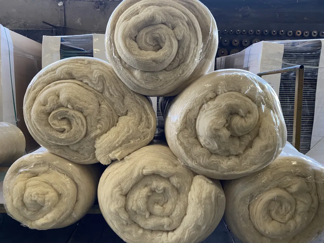 Isolant en laine de brebis prêt pour l'expédition