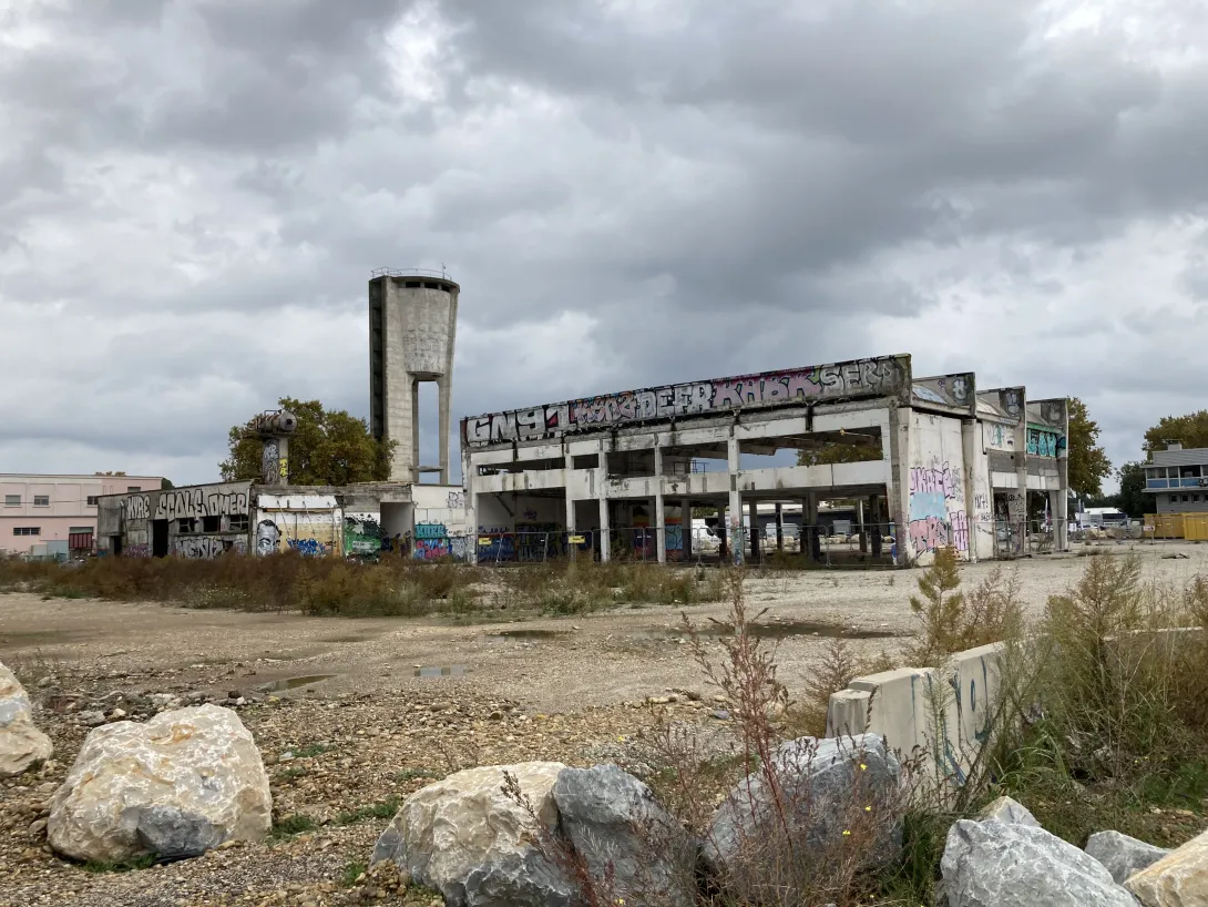 Les anciens abattoirs et le château d'eau 