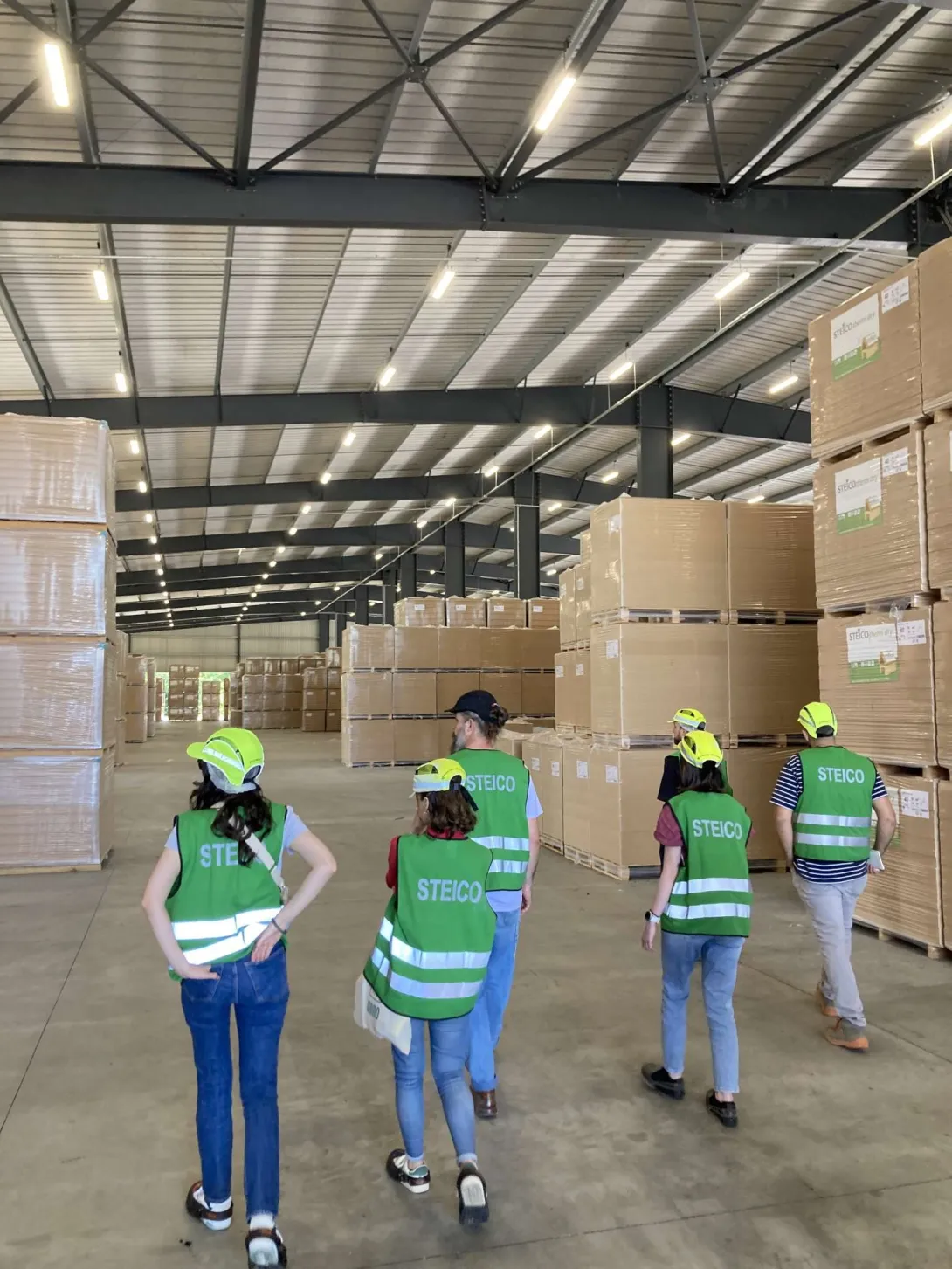 Usine Steico - Le site dispose de nombreux hangars de stockage protégés des intempéries