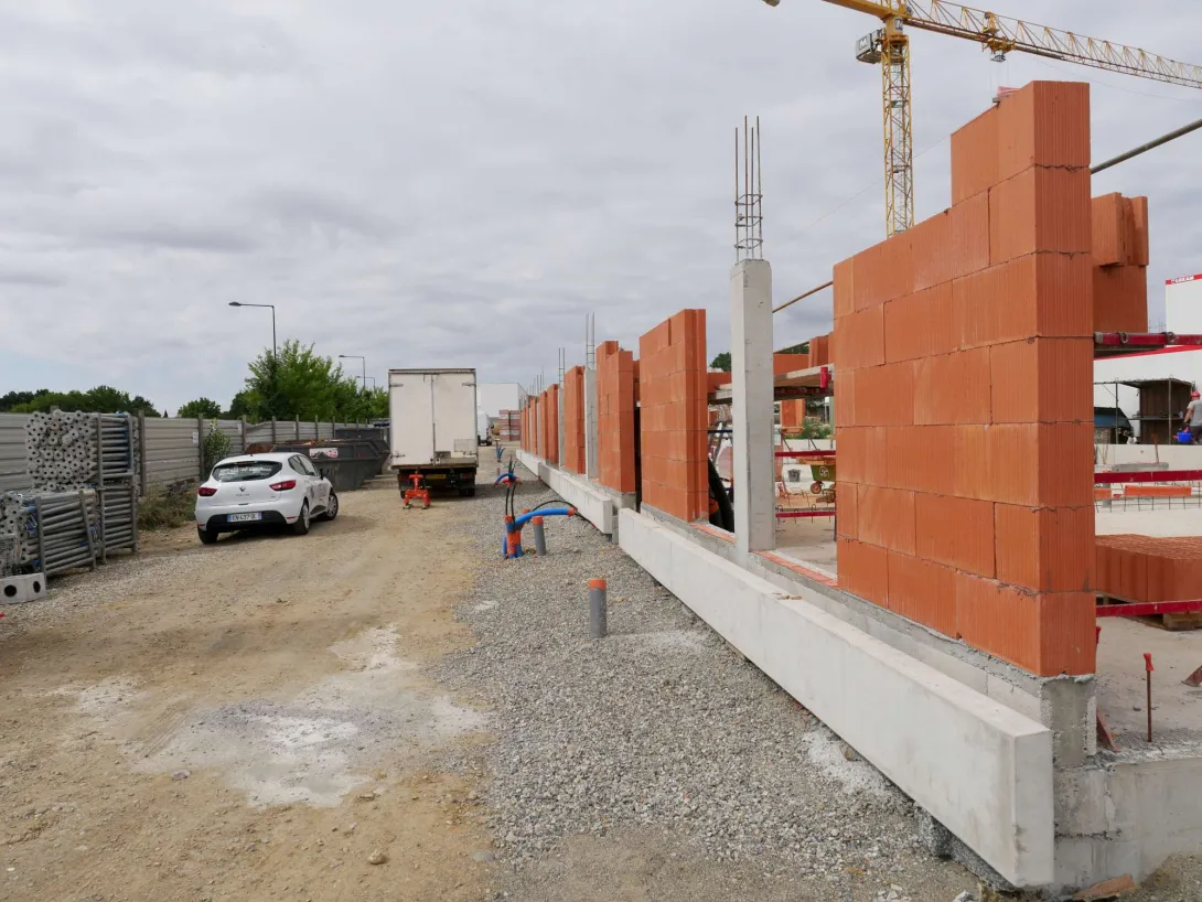 Façade sur rue des logements intermédiaires