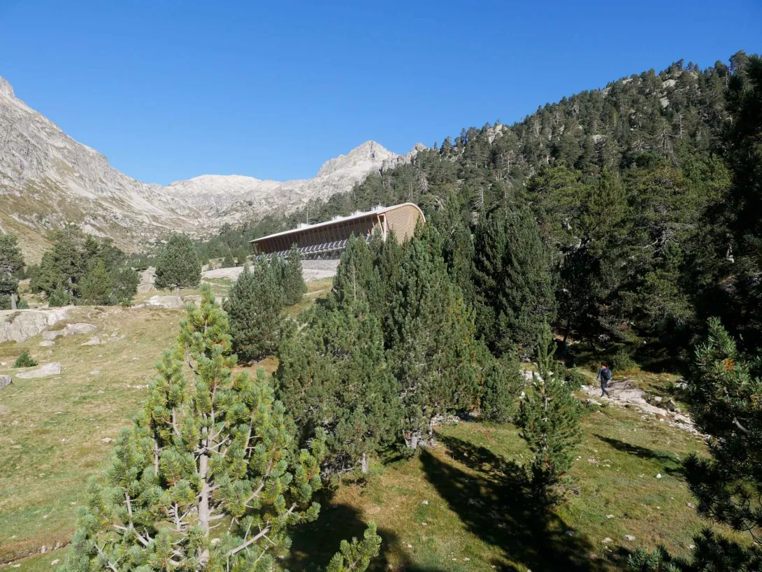 Le refuge se dévoile après un peu plus de 2h de marche