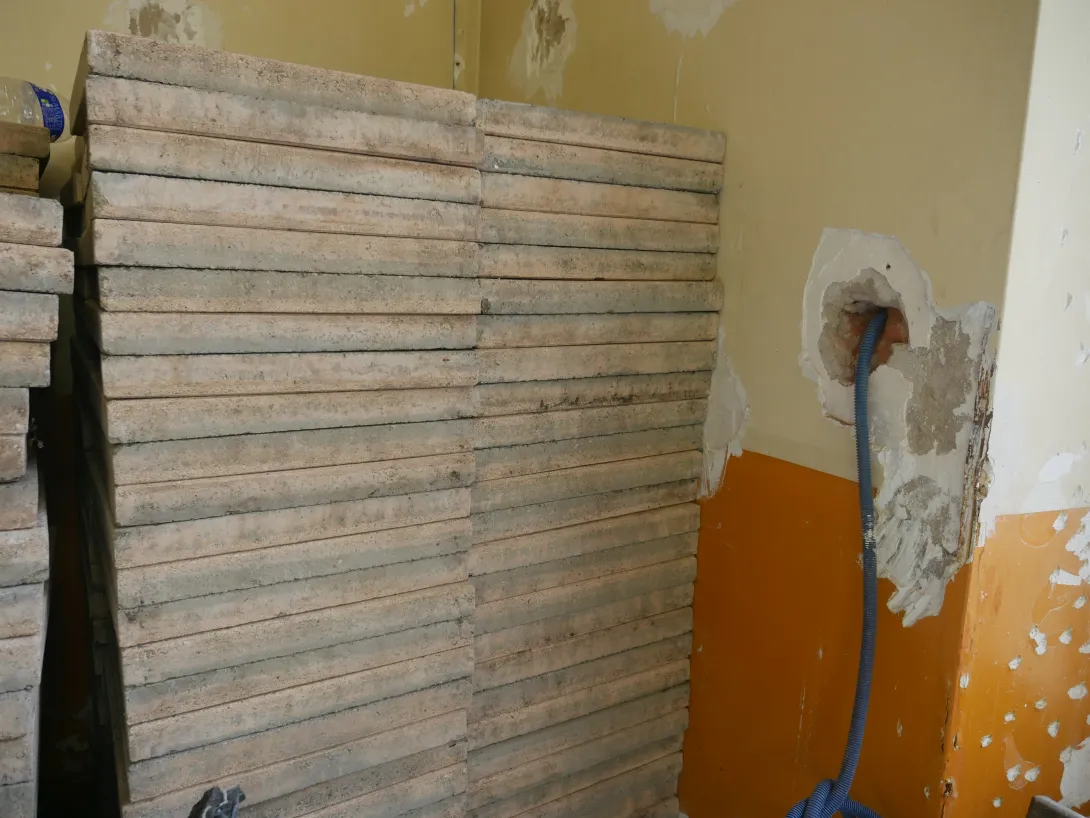 Dalles de faux plafond déposées