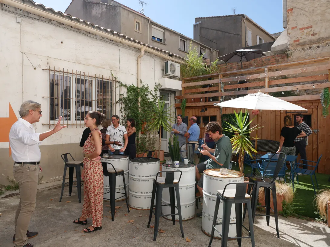 Moment d'échanges lors de la pause méridienne