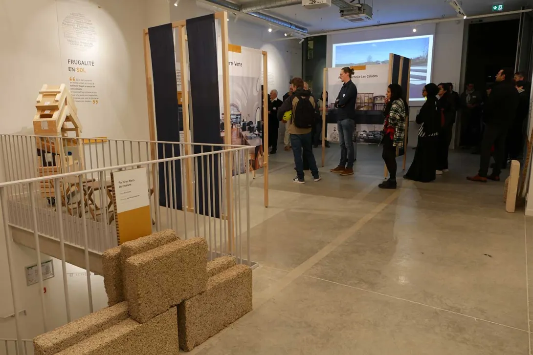 La visite démarre par quelques mots d'introduction de Candie Cluzel d'Ilot formation 