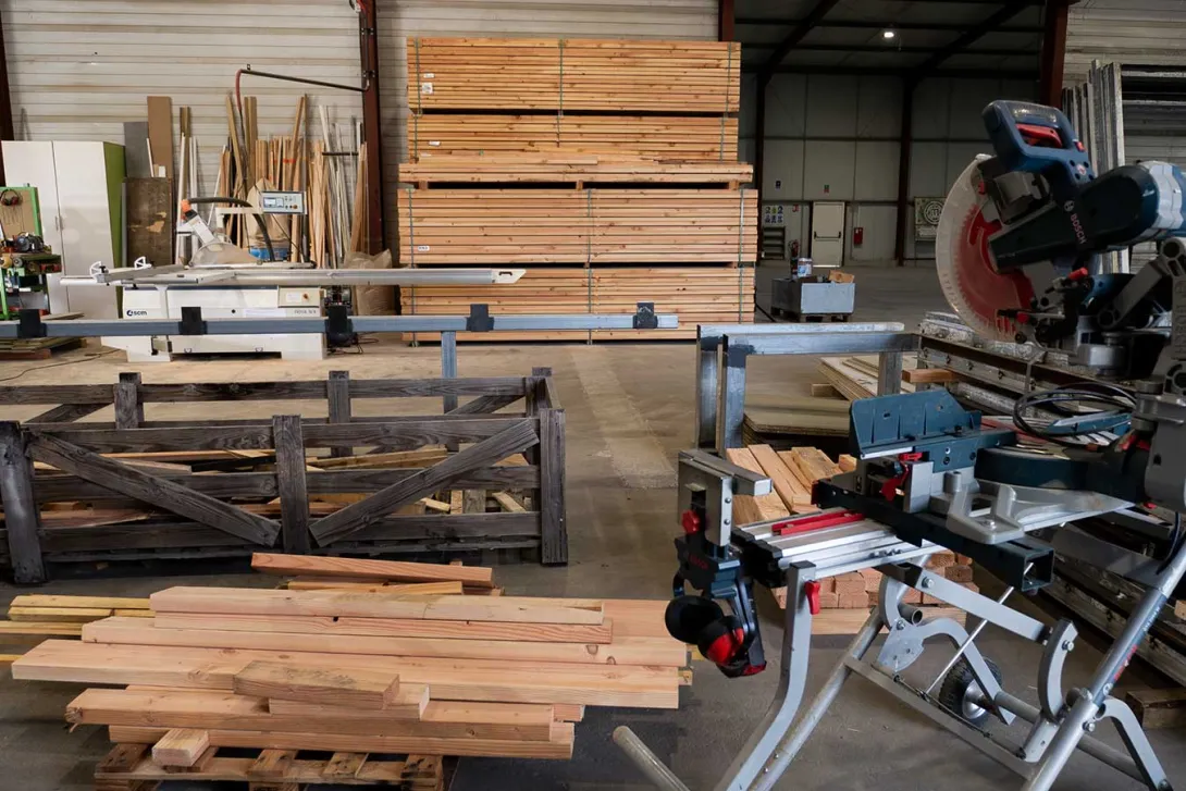 Le bois est un matériau local très présent dans les modules 