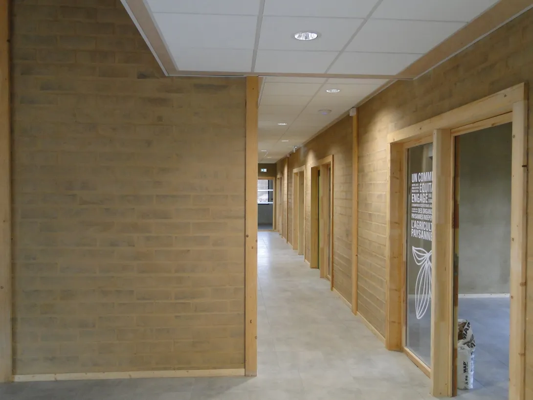 Bureaux - cloisons en BTC dans les circulations