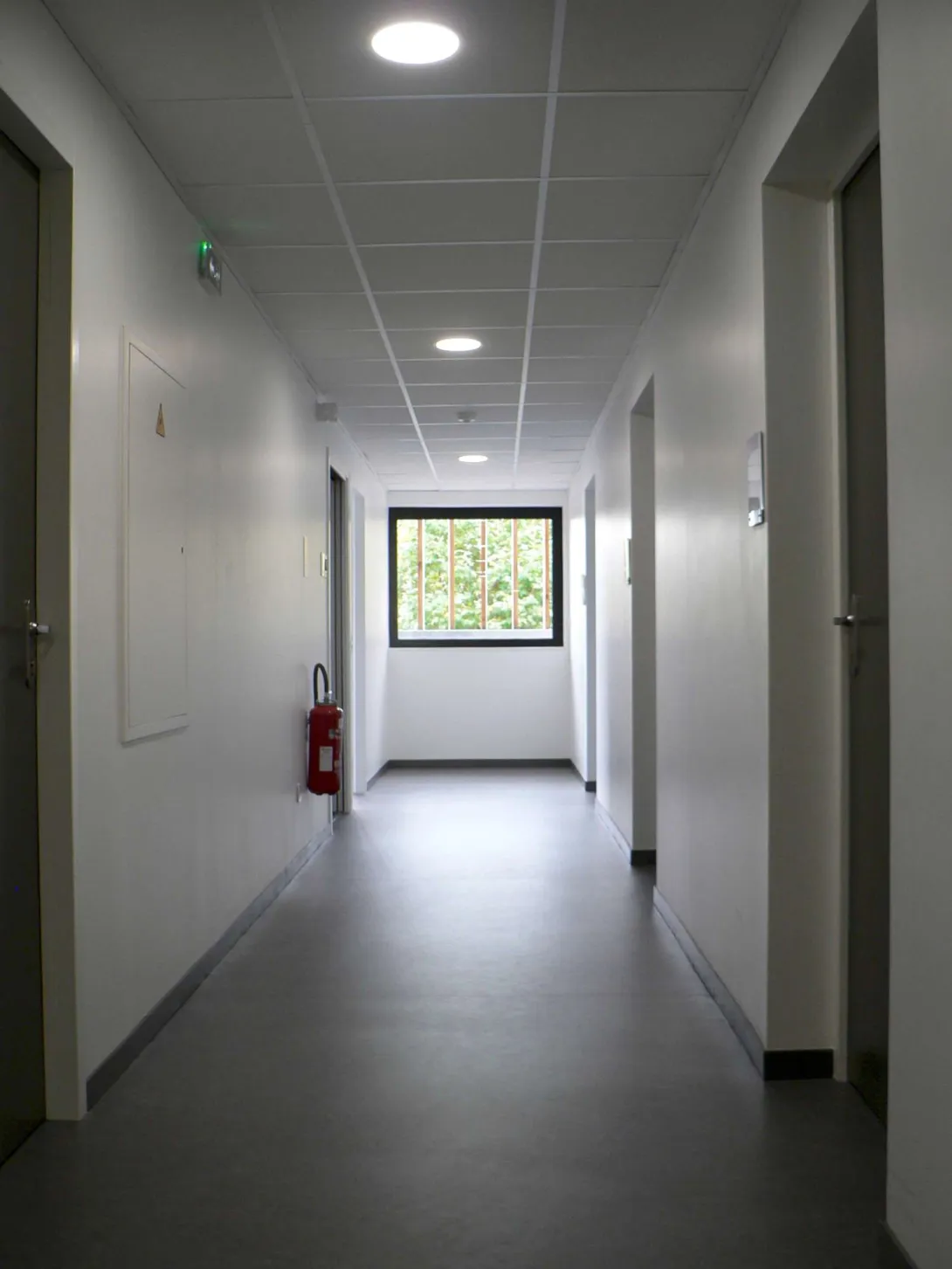 73. Luminosité des couloirs prolongés jusqu'au mur extérieur