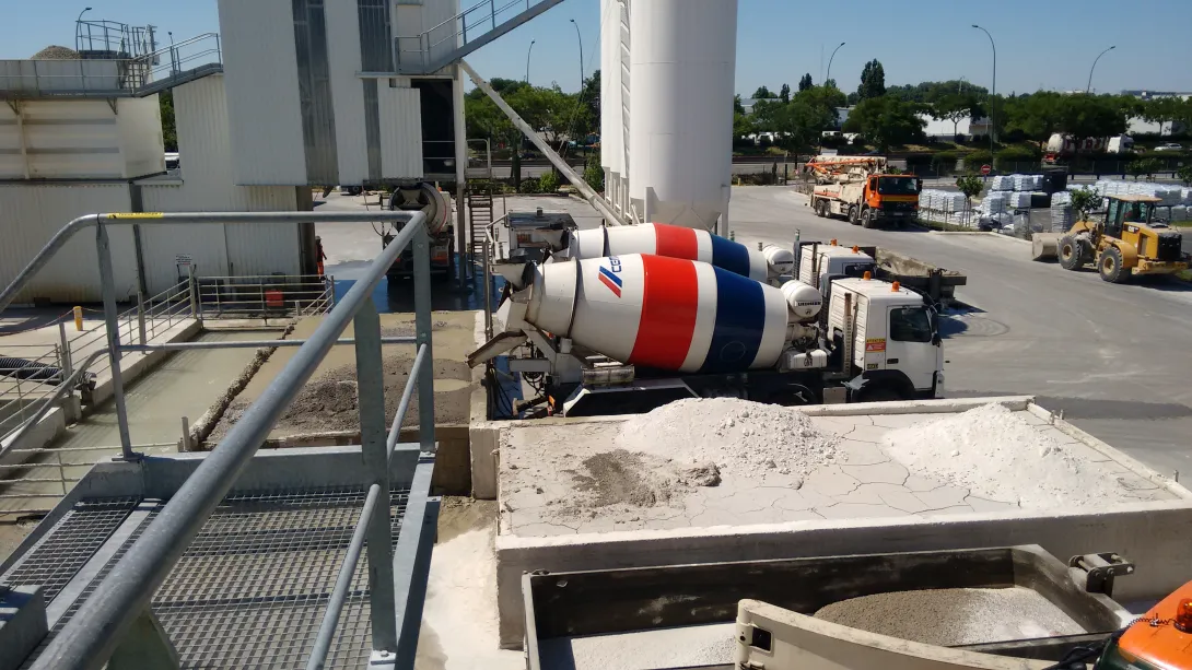 Usine Cemex à Toulouse : lavage des camions